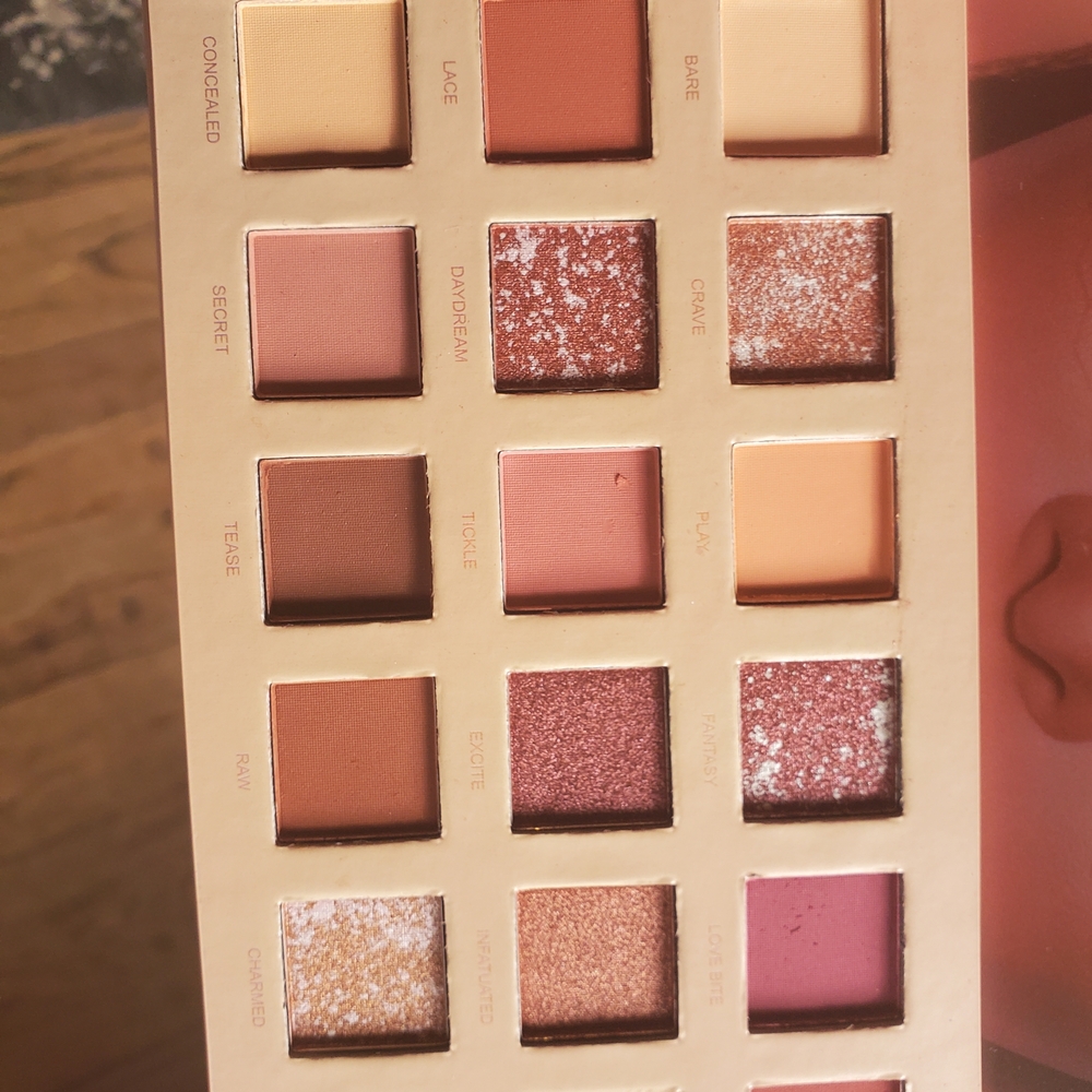 HUDA BEAUTY Nude Eyeshadow Palette with Pink and Brown Hues - Picture 3 of 4